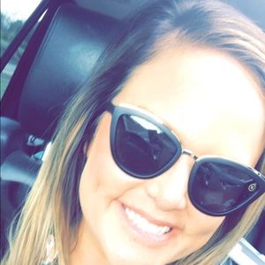 Meet your Posher, Holly